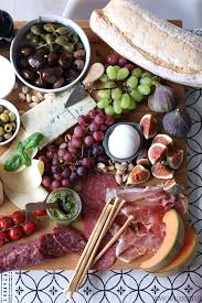 Teller mit schwung für snacks und antipasti, gefertigt aus hochwertigem premium porcelain bei otto. Verlockendes Die Fur Uns Perfekte Antipasti Platte