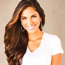 Holly Cagle's Instagram, Twitter & Facebook