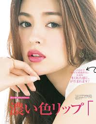 最近 真っ赤なルージュやビビッドなピンクなど 濃い色のリップが大流行中ですね でも ただ塗るだけじゃ立体感もなく 浮きがちだしなんかビミョー そこで参考にしたいのが 美容誌 美的 が8月号で特集してい 唇の描き方 顔 美的