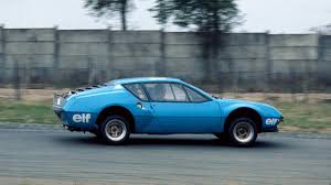 Il est de type double triangles superposés à amortisseurs télescopiques et ressorts hélicoïdaux. 50 Jahre Alpine A310 Secret Classics