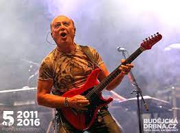 Frontman kapely olympic totiž prohlásil, že by chtěl další dítě, a to mu táhne na osmdesát. Nestarnouci Petr Janda Olympic Nema Duvod Koncit Zivot A Styl Drbna Budejcka Drbna Zpravy Z Ceskych Budejovic A Jiznich Cech