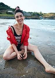 Born hazar ergüclü on 1st january, 1992 in nicosia, northern cyprus, she is famous for full of hunger (2012). 180 Hazar Erguclu Ideas Actresses Turkish Actors Turkish Beauty