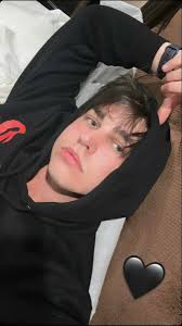 Hello honey❣️I beg you when you see this don't ignore me 💔 I'm not happy  and I've been crying for so long. Distance is never a barrier to our  relationship. I really