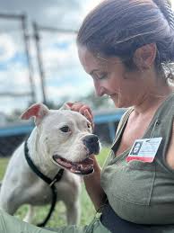 Hey everyone my name is Melinda and I have a friend in Biloxi that is in  desperate need of some help with her dog while she goes to the hospital!  The dog