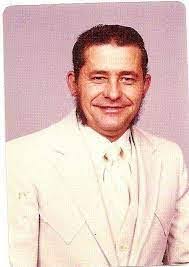 Derrick Hagen's Instagram, Twitter & Facebook