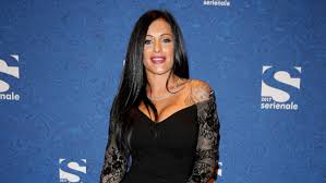 Still dating her boyfriend ? Polu3flhl Cspm