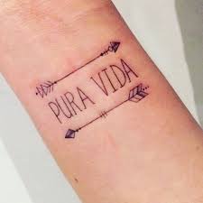 Kleine Pols Tattoage Small Wrist Tattoo Pura Vida Boho Tattoo Ibiza Tattoo Boho Tattoos Rose Tattoos For Women Arrow Tattoo On Wrist