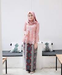 Maybe you would like to learn more about one of these? Inspiratif Cek 35 Inspirasi Kebaya Modern Untuk Wanita Berhijab Updated 2021 Bukareview