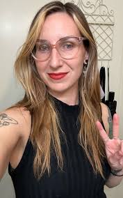 Julia Lentz's Instagram, Twitter & Facebook