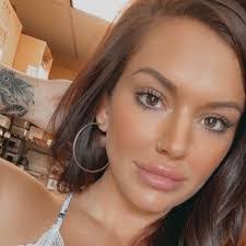 Brandi Barfield's Instagram, Twitter & Facebook