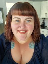 Request for professional headshot edit with background change