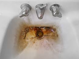 what causes rust stains in sinks &