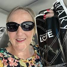 Elizabeth Spray's Instagram, Twitter & Facebook