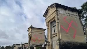 Yer bulmada kolaylık ve muhteşem fiyatlar. Seine Et Marne L Auteur Presume Des Tags De Croix Gammees Est En Garde A Vue