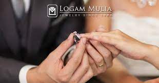 Anda akan menemukan model cincin kawin terbaru yang cocok untuk hari bahagia anda. Mengenal 7 Perbedaan Cincin Kawin Dan Cincin Tunangan