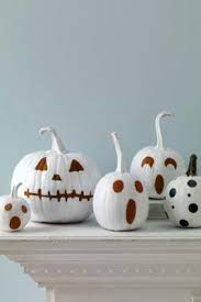 31 amazing fall decorating ideas using white pumpkins ハロウィン ディスプレイ おしゃれ ハロウィンの飾り付けアイデア ハロウィンの飾り付け