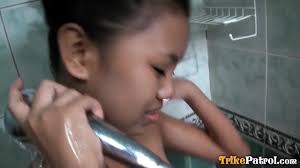 Petite filipina fucked by big foreign dick - XNXX.COM