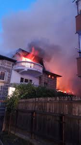 Un nou incendiu de proporții în capitală. Incendiu Violent La O Vila Din Bucuresti Locatarii Unui Bloc Invecinat Au Fost Evacuati Mobile