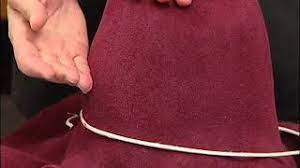 Faire l exersise de gram … maire. Fabrication D Un Chapeau En Feutre Moulage Sur Forme En Bois Youtube