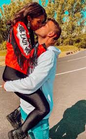 Sarah lombardi ist recht jung mutter geworden. Sarah Lombardi Susses Parchenbild Mit Ihrem Julian Bunte De