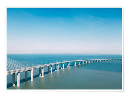 Dies trifft zumindest auf zwei brücken in der region lissabon zu. Radu Bercan Vogelperspektive Der Vasco Da Gama Brucke Nach Lissabon Poster Online Bestellen Posterlounge De