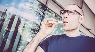 Un gramo de nicotina no es lo suficientemente significante para ocasionar un daño permanente en el cuerpo humano. La Duena De Camel Se Suma A Juul Y Retira El Cigarrillo Electronico De Espana Eleconomista Es