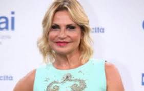 Info su marina perzy biografia filmografia discografia video foto citazioni curiosità frasi celebri news qui puoi conoscere la carriera e le curiosità sulla vita privata di marina perzy, leggere le notizie più. Simona Ventura Chi E Eta Altezza Marito Fidanzato Figli Figlio Giacomo Malattia Miss Italia Vita Privata E Carriera