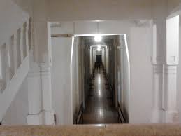 Banyak cerita mengenai keadaan disekitar lawang sewu ini. Lawang Sewu Dan Cerita Hantu