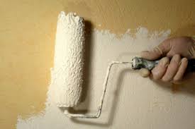 Jede weitere farbschicht darf aufgetragen werden, wenn die untere schicht getrocknet ist. Tapete Uberstreichen Das Ist Zu Beachten Tipps Anleitung Vom Maler Streichen Diybook De