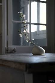 La Simplicite Est La Sophistication Supreme Leonard De Vinci Arrangements Ikebana Ikebana Deco Floral