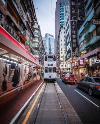 discover hong kong on instagram slowly explore the bustling city aboard hong kong s iconic tram 登上香港的叮叮車 悠閒探索大街小巷 忙しい香港の街をトラムに hong kong street view scenes