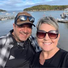 What is the best pub in Inverness for food, drink, and live music?