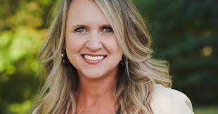 Amanda Benfield's Instagram, Twitter & Facebook