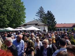La mai putin de cinci kilometri de ploiesti se afla unul dintre cele mai cunoscute lacasuri de cult din prahova, manastirea ghighiu. RestricÈ›ii De CirculaÈ›ie Pe LangÄƒ ManÄƒstirea Ghighiu AglomeraÈ›ie La Izvorul TÄƒmÄƒduirii