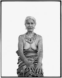 They are girly, have flowers and hanging gems, and look amazing. The Paris Review The Last Tattooed Women Of Kalinga