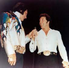 Wen datet tom jones in 2021? Tom Jones Das Ist Das Ehe Geheimnis Von Sex Bomb Welt