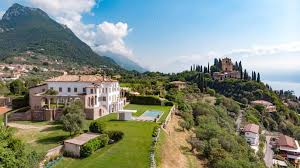 Villa Rose Estate, Luxury Group Villa overlooking Lake Garda