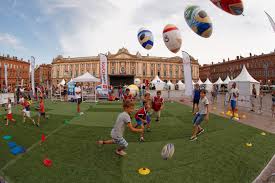 A weekend in … : Toulouse Avant La Finale De Top 14 Le Capitole Se Transforme En Terrain De Rugby Pour Le Festoval Actu Toulouse