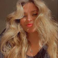 Erin Beason's Instagram, Twitter & Facebook