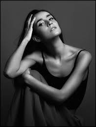 Photography Poses Notitle Dear Art Leading Art Culture Magazine Database Portrait Photography Women Studio Portrait Photography Studio Poses