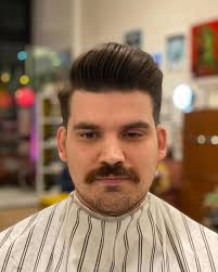 𝓛𝓲𝓽𝓽𝓵𝓮 𝓝𝓲𝓬𝓴𝓲 𝔀𝓲𝓽𝓱 𝓽𝓱𝓮 𝓢𝓵𝓲𝓬𝓴𝓲𝓮𝔃.  @nickhulbert_thebarber straight slayin foo's with his humor, charm,  friendliness & skill. We love our Nicki ♥️ ⬇️Your boy works ⬇️  𝐓𝐮𝐞𝐬𝐝𝐚𝐲