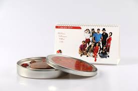 Ultima zi din an este întâlnirea între moarte şi viaţă. Un Tucan Nou Fericit New Year Campaign 3d Art Studio