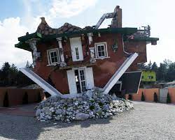 Denn hier erwartet dich eine magische und verkehrte welt, in der plötzlich alles bekannte wieder. Datei Haus Steht Kopf Vomperbach Jpg Wikipedia