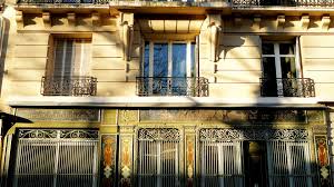 Balade Dans Les 17e Et 18e Guidee Par La Petite Ceinture Un Petit Pois Sur Dix Balade Facade Maison Ceinture