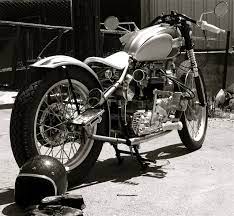 Hard Tail Triumph Style Faux Pas With The Mirrors But Stop Light Makes Up For It Bobber Motorcycle Bobber Triumph Bobber