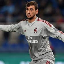 Antonio donnarumma (kiri) dan adiknya, gianluigi donnarumma. Italy S Next Donnarumma 16 Faces Buffon In Generational Clash Sports Illustrated