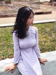 Ilmaisia Kuvia : aodai, tyttö, söpö, seksikäs, busty, Vietnam, aasialainen,  yhteinen, olkapää, niska, hiha, frakkipaita, vyötärö, T-paita, polvi,  reisi, bleiseri, silmälasien, onnellinen, ruoho, kaulakoru, sähkönsininen,  runko, korut, denimi, pitkät ...