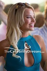 According to costume designer sandy powell, naomi was dressed in 80's and 90's period costumes sourced from herve leger, versace, chanel, alaia, armani of those years. Margot Robbie Blau Sexy Minikleid In Film Der Wolf Der Wall Street Thecelebritydresses