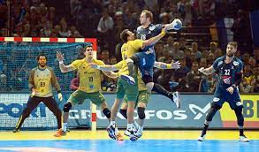 O sistema defensivo de um time em uma partida de handebol consiste em organizar os jogadores em quadra com o intuito de evitar que o time adversário chegue ao gol. Com Muro Na Defesa Futebol Da Copa Do Mundo Parece Ate Handebol Uol Esporte