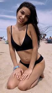 Rachel Zegler Physique